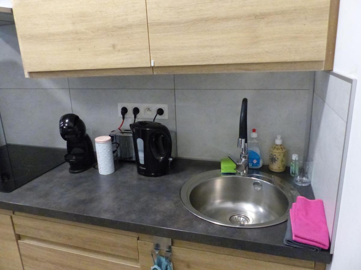 Superbe Studio Au 1Er Etage, Proche De La Gare Du Midi — Photos 3