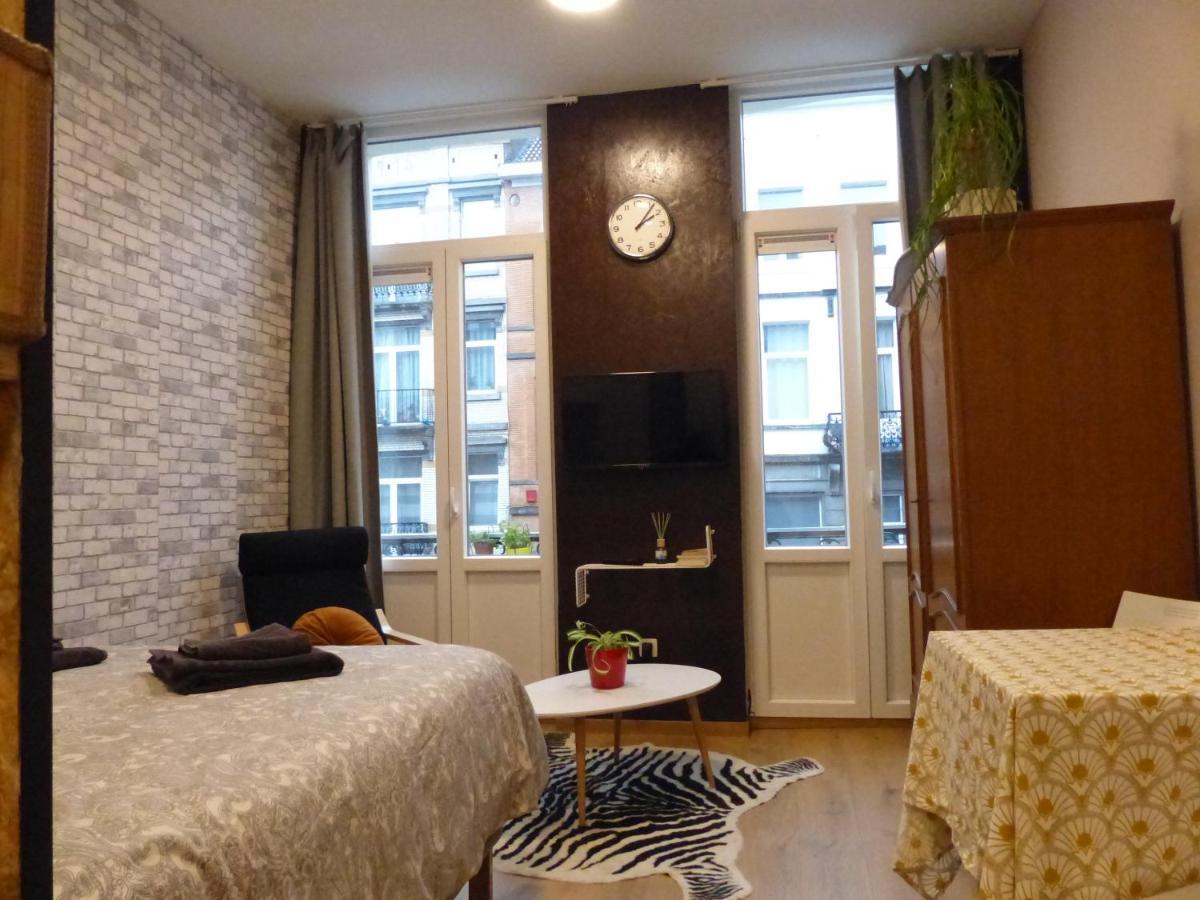 Superbe Studio Au 1Er Etage, Proche De La Gare Du Midi — Photos 1